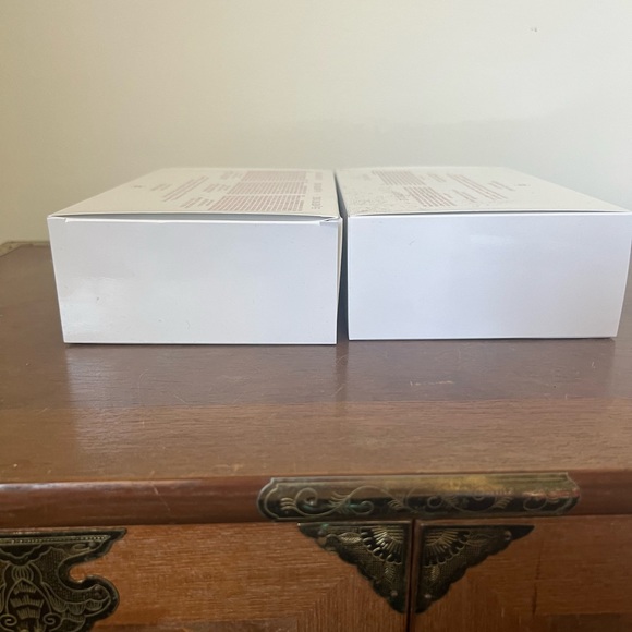 Chanel White and Red Box - Picture 8 of 8